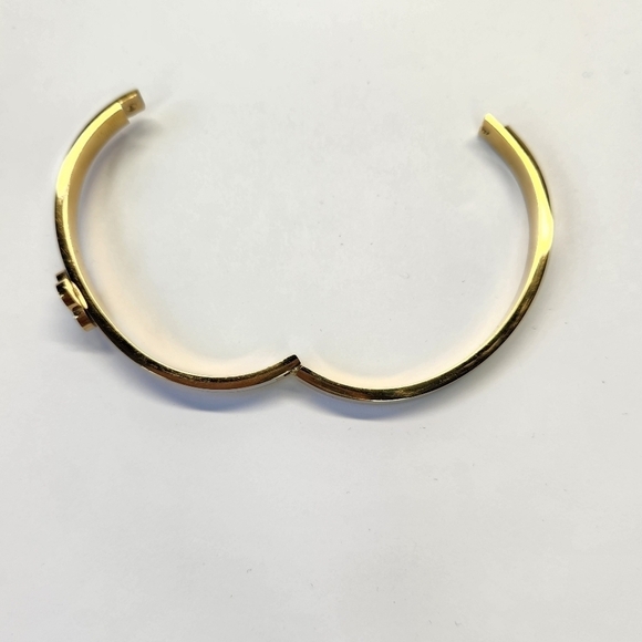 18k Gold Plated White Inlay Simulated Diamond Clover Bangle - Picture 4 of 5